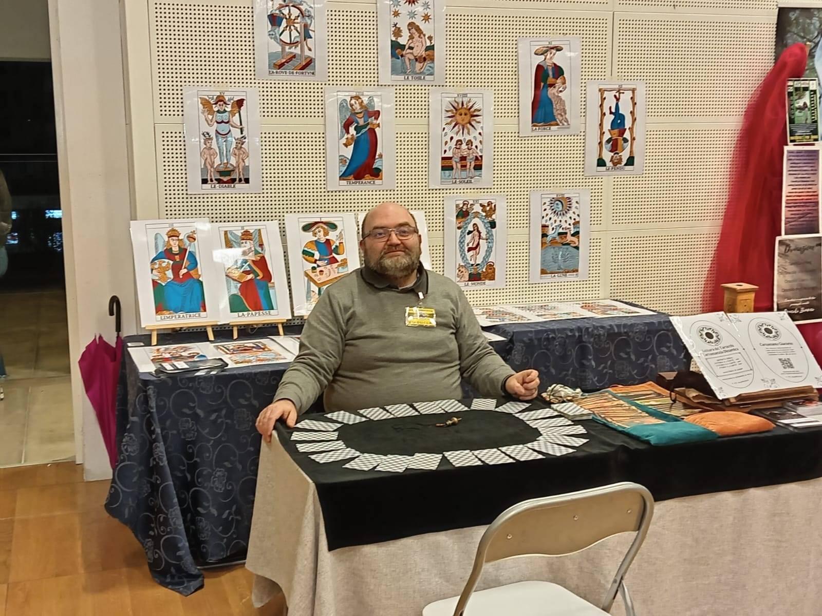 Dietro le carte: sfide e aspettative nel mondo della cartomanzia